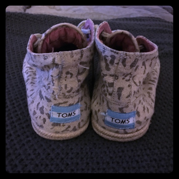 Like brand new leopard tan toms. #toms. #hightops