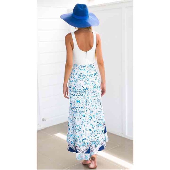 ❌Sold❌ White cross maxi dress - Picture 4 of 4