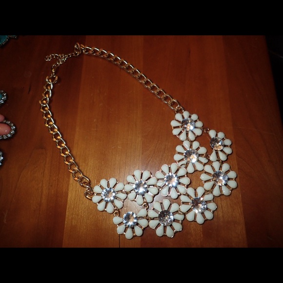 Gorgeous floral cream and silver necklace