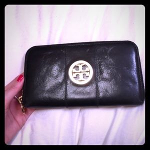 Tory burch leather wallet. Pre loved