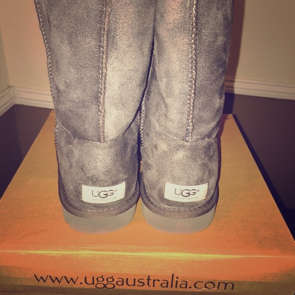 UGG Shoes - NEW Ugg Classic Short Boot Size 9 Grey