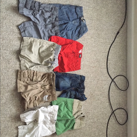 8 pair of boys 3t shorts.