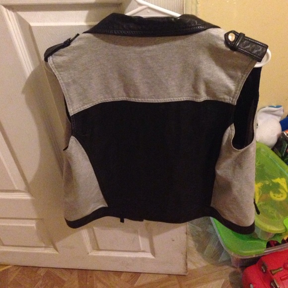 Vest - Picture 2 of 2