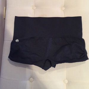 Lulu Lemon Grove Short Rolldown