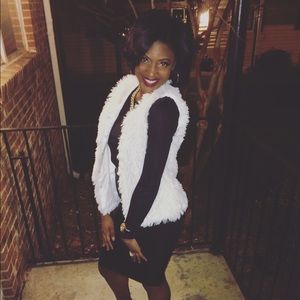 Meet your Posher, Jenari