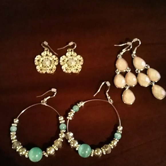 Earrings bundle.