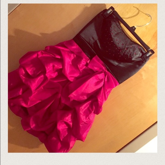 Trixxi Dresses & Skirts - Perfect prom dress 😍
