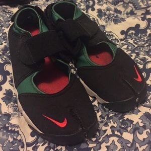 Worn ONCE Nike air rift men's 6, women's 7.5