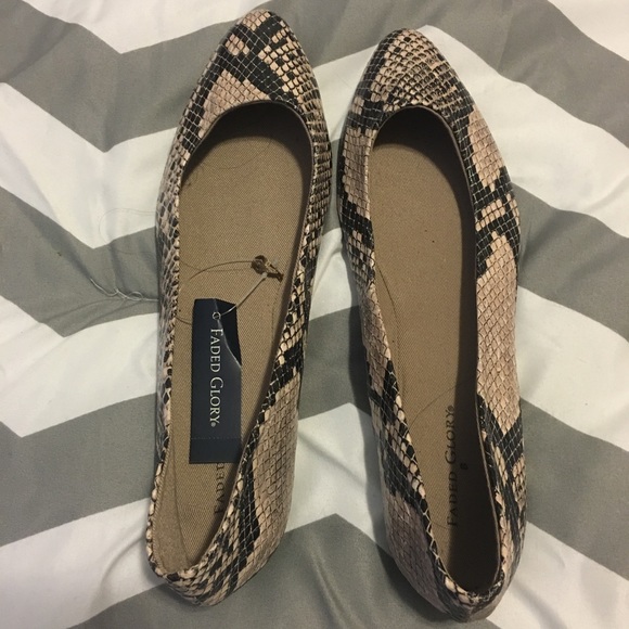 Faux snakeskin flats. Brand new!