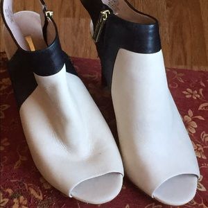 Two toned open toed pumps