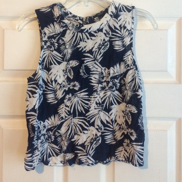 Forever 21 Tops - Forever 21 floral crop top Forever 21 Tops - Forever 21 floral crop top