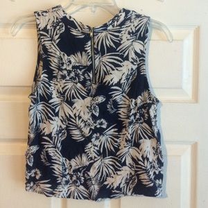Forever 21 Tops - Forever 21 floral crop top Forever 21 Tops - Forever 21 floral crop top