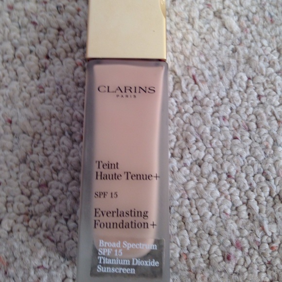 Clarins everlasting plus foundation. 107 beige