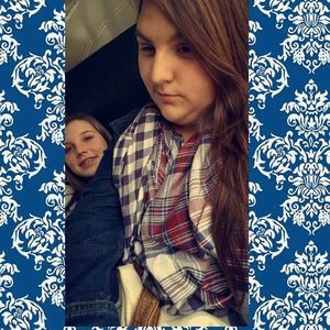 Meet your Posher, Alexis