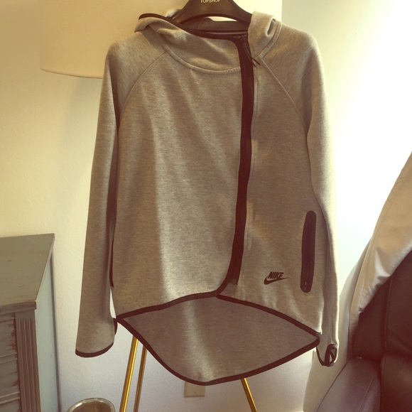 Nike women's tech cape jacket