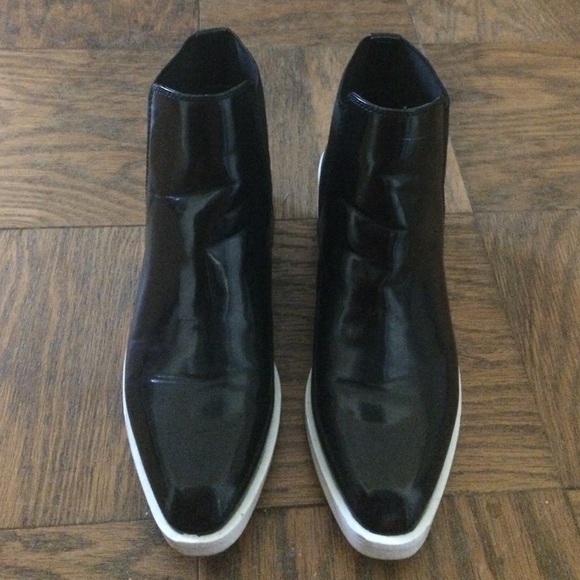 SlipOn Chelsea Boots