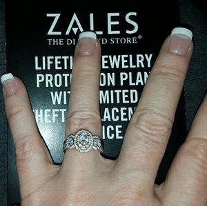 Brand new Zales 3 stone wedding ring
