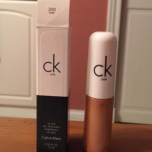Calvin Klein Skin Iluminator in Warm Tint