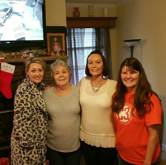 Meet your posher!! - Picture 2 of 4