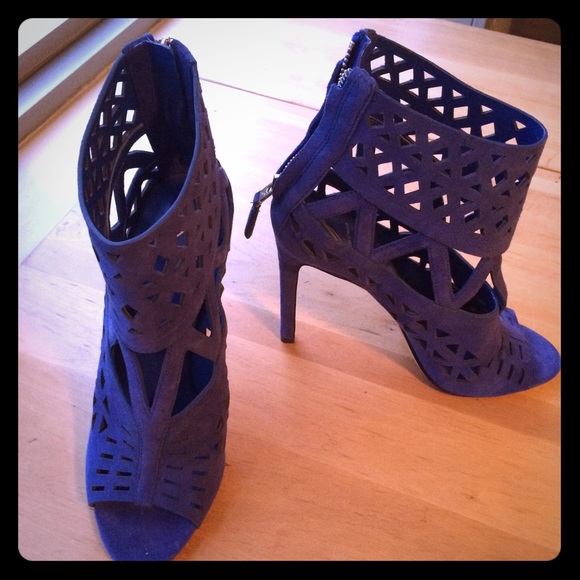 B Brian Atwood Levens Cutout Booties