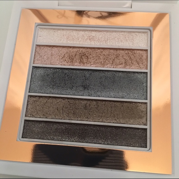 MAC Riri Hearts Eyeshadow - Picture 4 of 4
