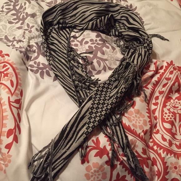 Patterned scarf