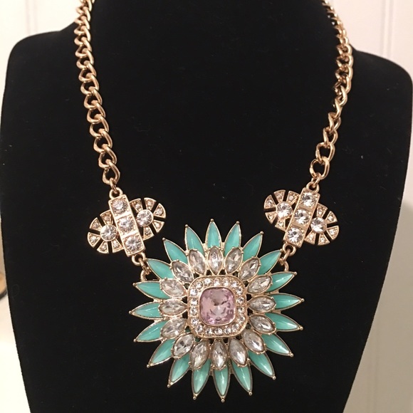Avon Jewelry - Floral clusters collar necklace