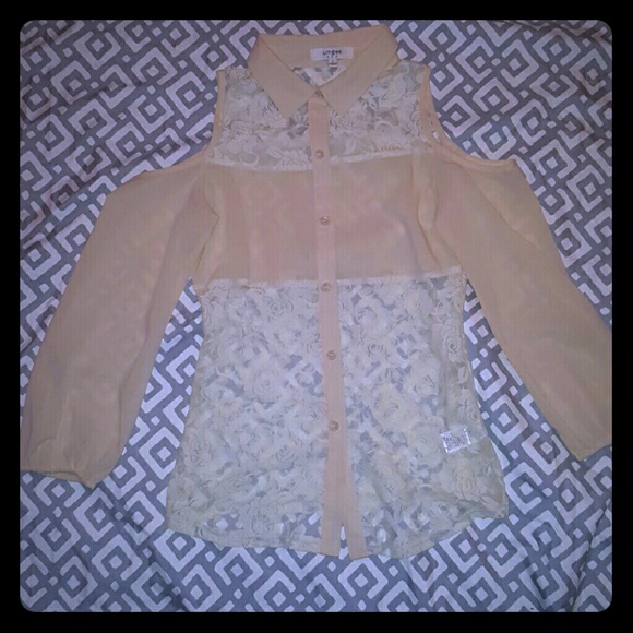 SALE EVERYTHING MUST GO. Or going to goodwill