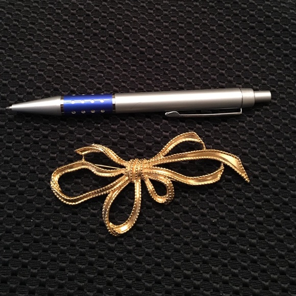 Gold Pin - Picture 3 of 3