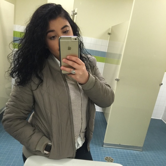 Meet your Posher, Siara