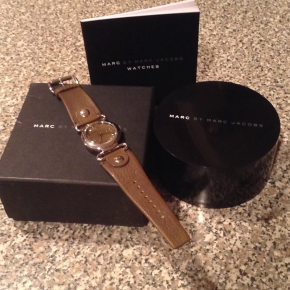 Marc Jacobs leather band watch