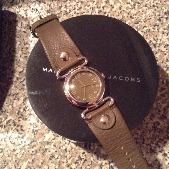 Marc Jacobs leather band watch