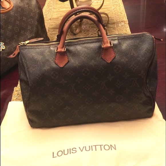 Louis Vuitton Handbags - 💯 AUTHENTIC LV SPEEDY 35.
