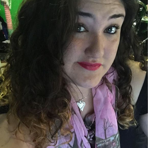 Meet your Posher, Katie - Picture 1 of 1