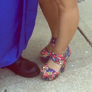 Floral wedges