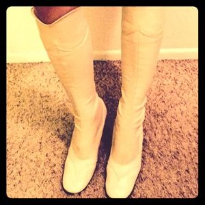 SOLD SOLD SOLD VINTAGE 1960s RARE GoGo Boots