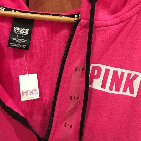 •SOLD• Nwt vs pink hoodie - Picture 2 of 3