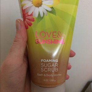 SALE!! Bath n Body Works Foaming Scrub