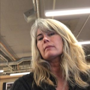 Meet your Posher, Debbie