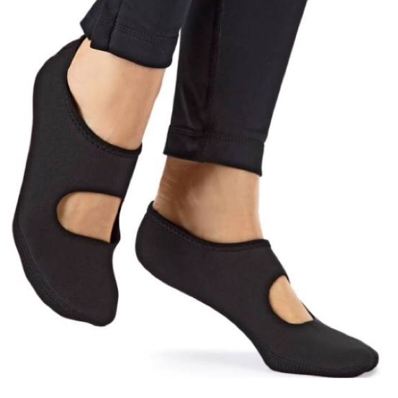 YOGA TRAVEL SLIP ONS