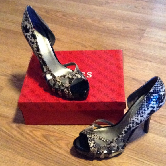 Guess - Picture 3 of 4