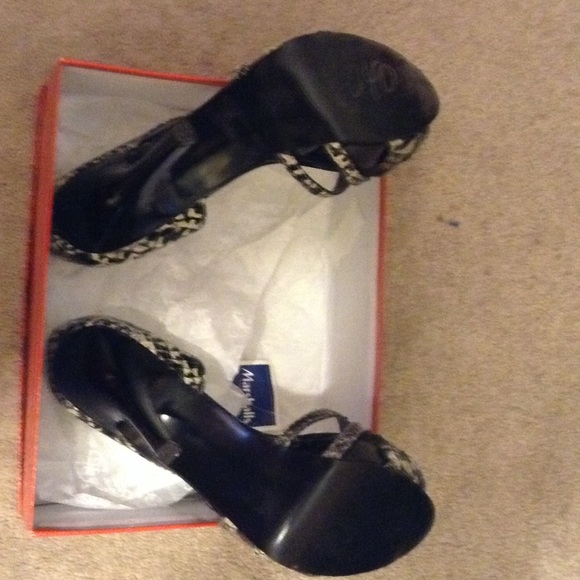 Guess - Picture 4 of 4