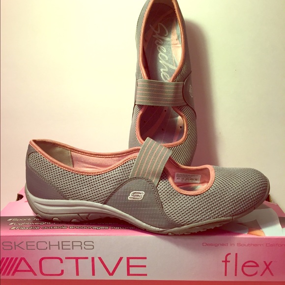 Size 9.5 Skechers w/Box