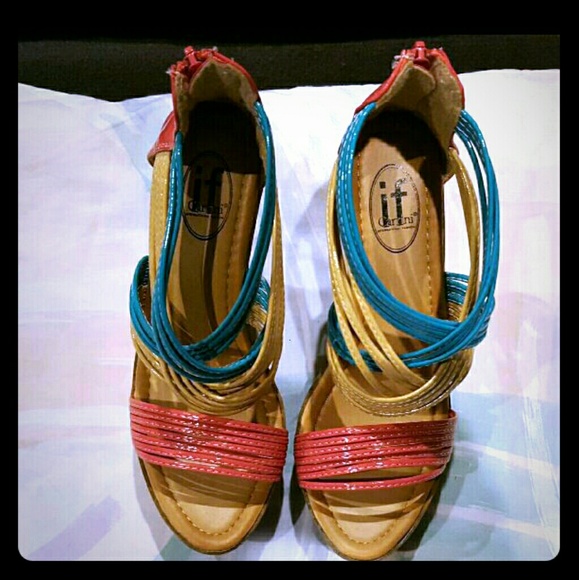 International Fashion Size 8 Wedges