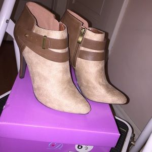 Oatmeal/light brown booties