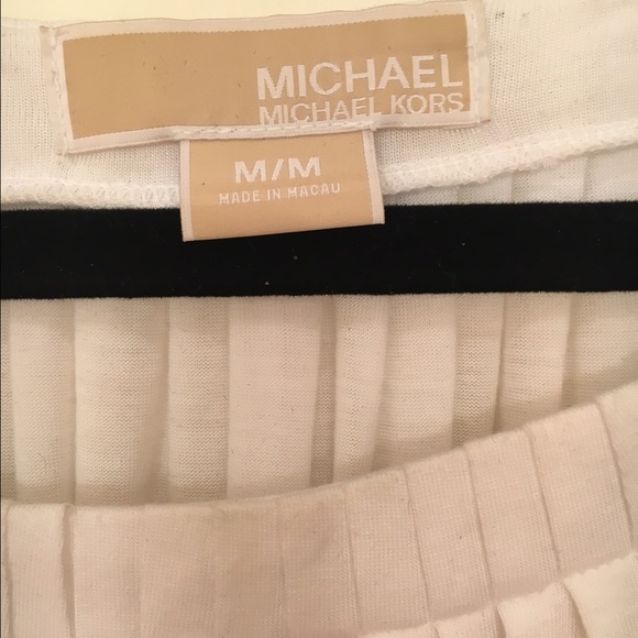 White top - Picture 2 of 3