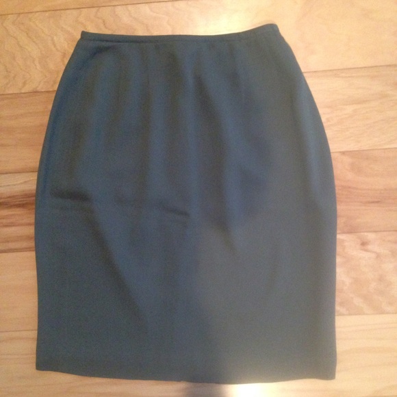 Ann Taylor 100% Silk lined Skirt sz 6