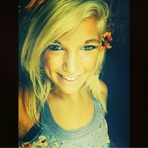 Meet your Posher, Danielle