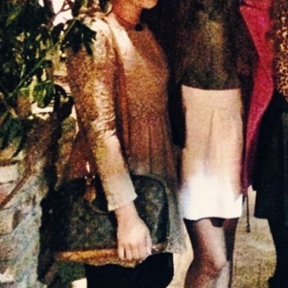 🔔 GORGEOUS Lace Dress 🔔 - Picture 4 of 5