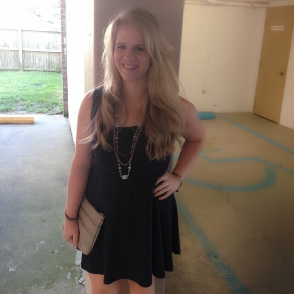 Meet your Posher, Liz - Picture 3 of 3